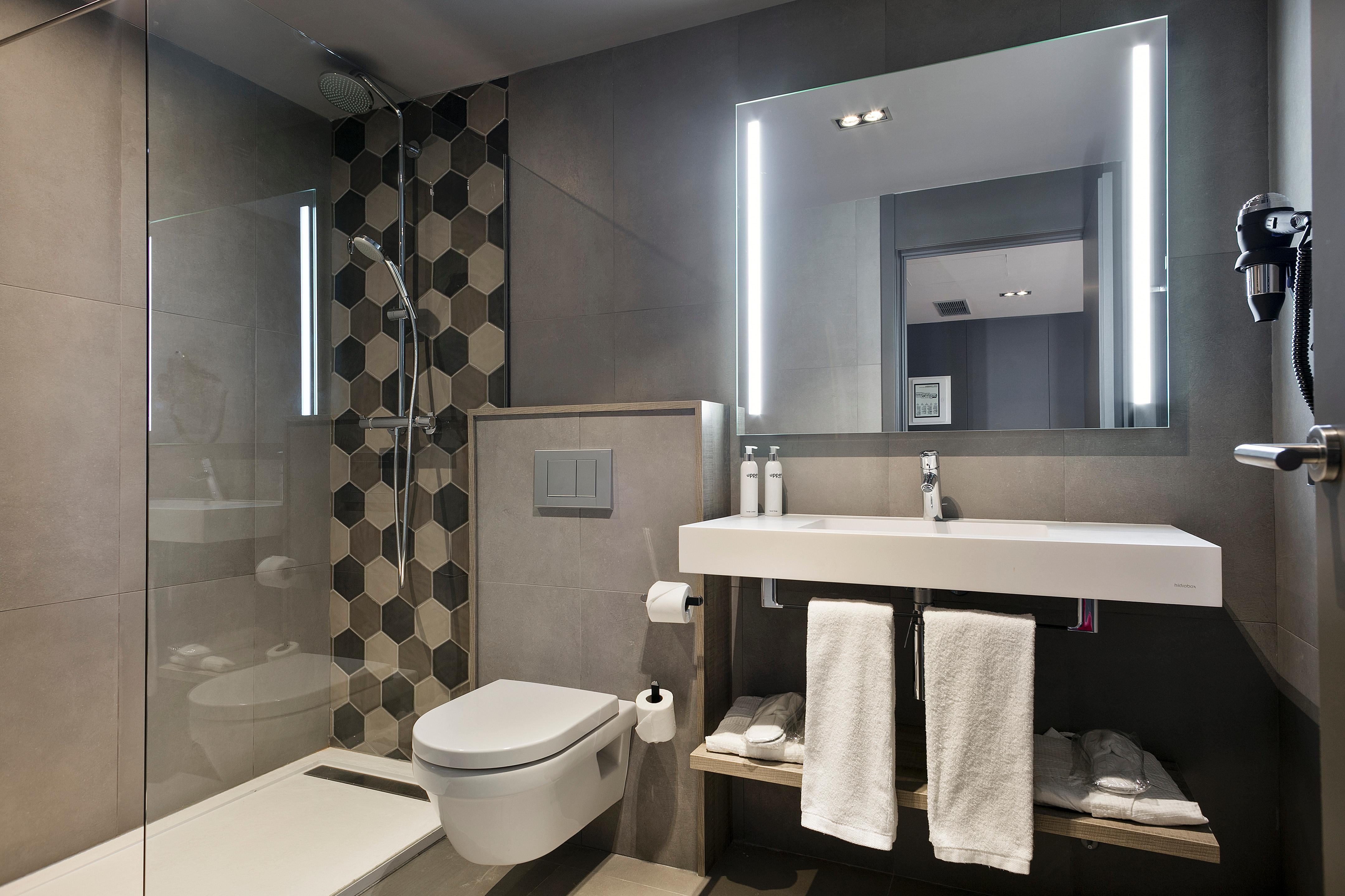 Upper Diagonal Hotel